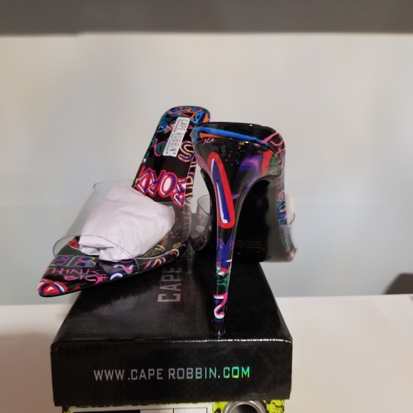 Clear, black, confetti - Picture 2 of 2